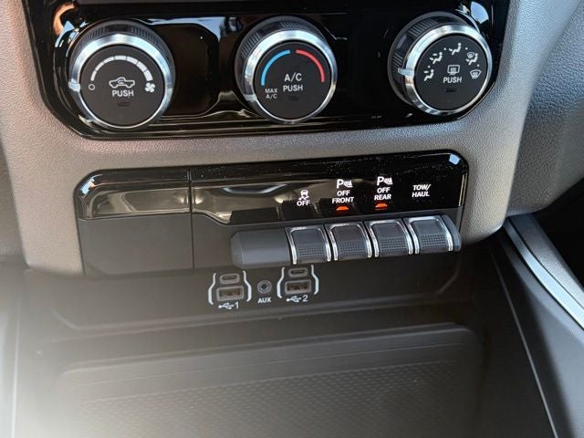 2026 RAM Ram 1500 RAM 1500 EXPRESS CREW CAB 4X4 5'7' BOX