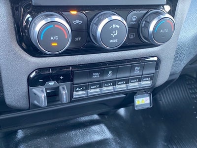 2023 RAM Ram 3500 RAM 3500 TRADESMAN CREW CAB 4X4 6'4' BOX