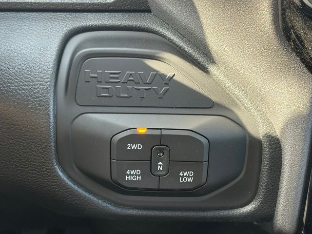2026 RAM 2500 RAM 2500 BLACK EXPRESS CREW CAB 4X4 6'4' BOX