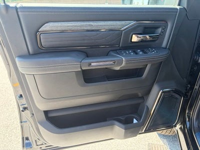 2026 RAM 3500 RAM 3500 LIMITED MEGA CAB 4X4 6'4' BOX