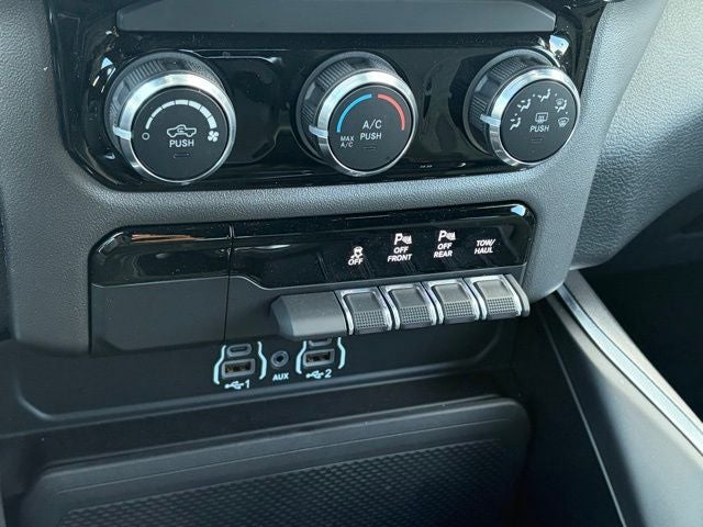 2026 RAM Ram 1500 RAM 1500 EXPRESS CREW CAB 4X4 5'7' BOX