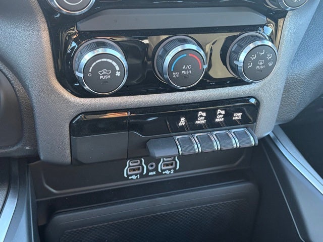 2026 RAM Ram 1500 RAM 1500 EXPRESS CREW CAB 4X4 5'7' BOX