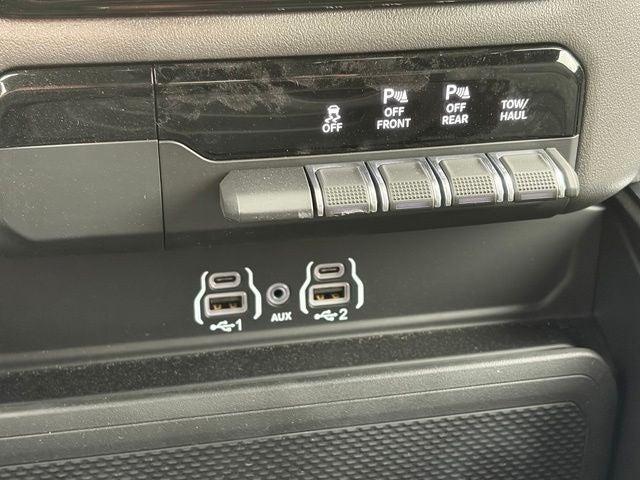 2026 RAM Ram 1500 RAM 1500 EXPRESS CREW CAB 4X4 5'7' BOX