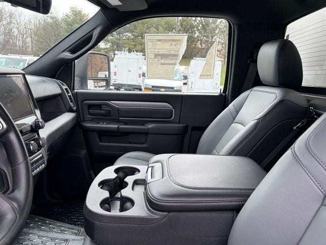 2025 RAM 5500 Chassis RAM 5500 TRADESMAN CHASSIS REGULAR CAB 4X4 84' CA